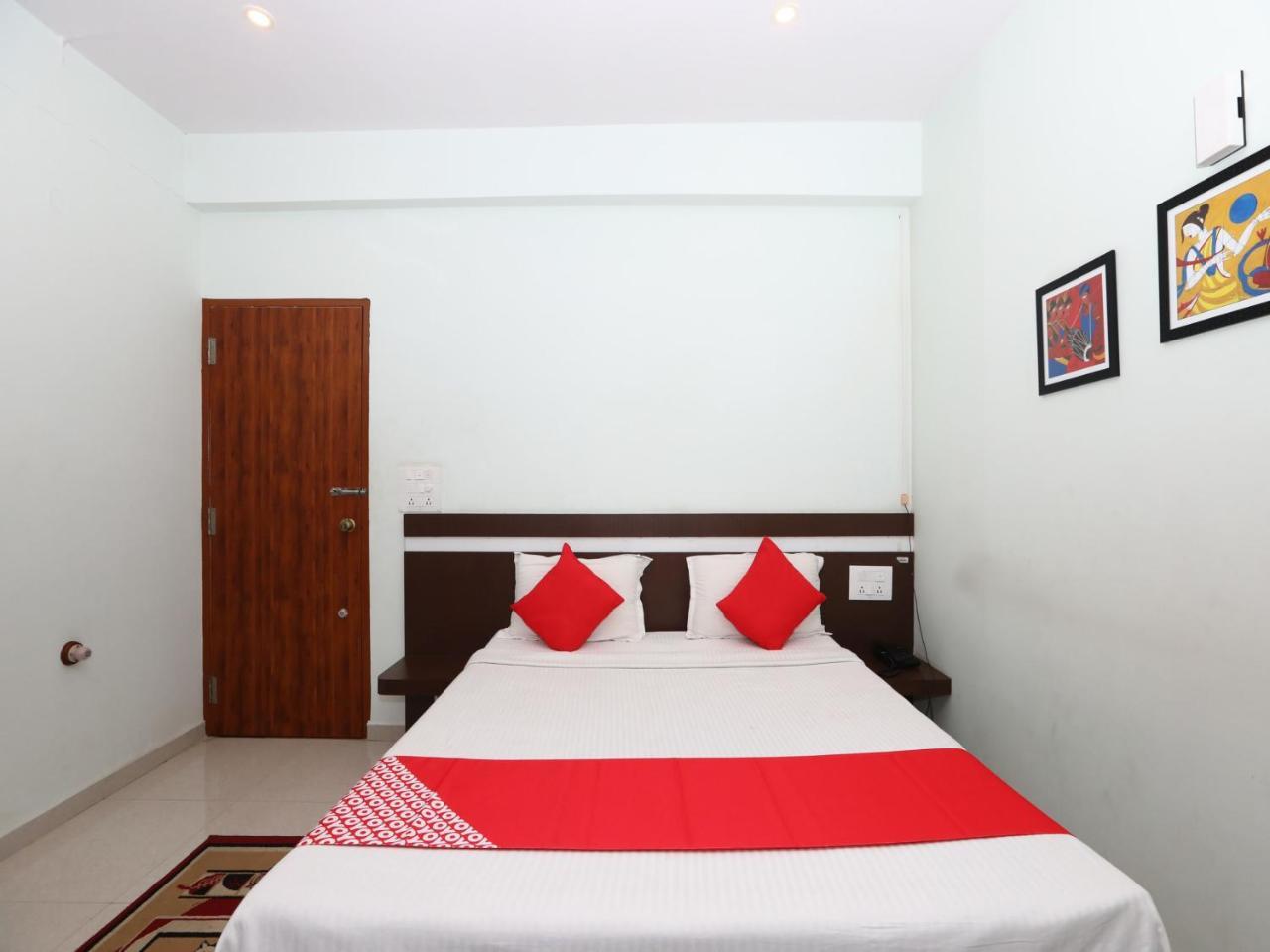 Hotel Golden Residency Mysuru Zewnętrze zdjęcie